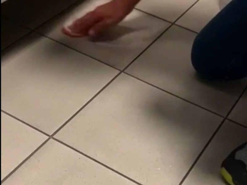Strong - Cleaning Stoneware Floor